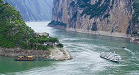 American Spanish group on Li River Cruise ship